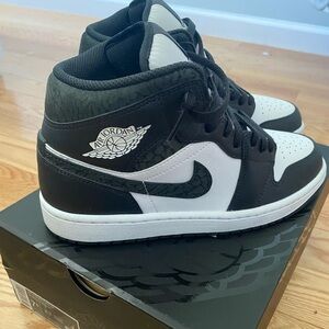 Air Jordan 1 mid SE